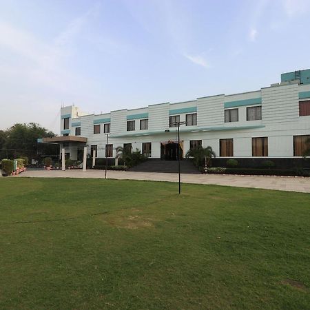 Oyo 33387 Laxmi Lawn And Resort Suite Lucknow Esterno foto