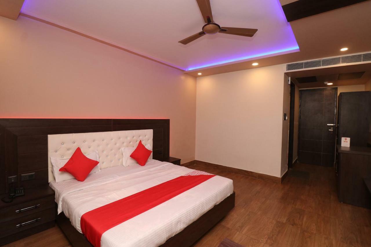 Oyo 33387 Laxmi Lawn And Resort Suite Lucknow Esterno foto