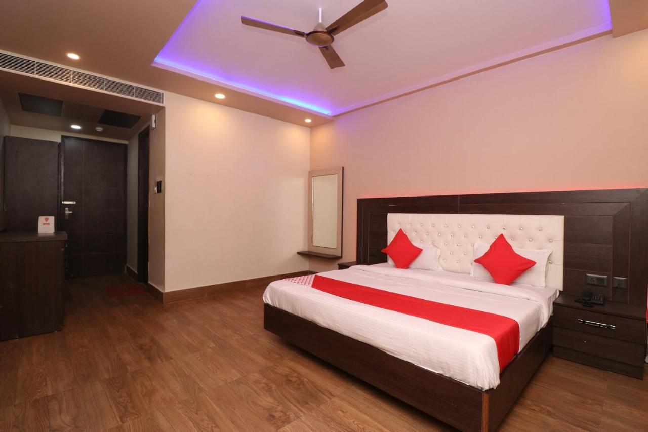 Oyo 33387 Laxmi Lawn And Resort Suite Lucknow Esterno foto