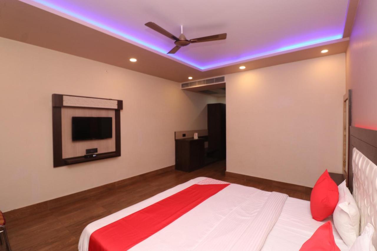 Oyo 33387 Laxmi Lawn And Resort Suite Lucknow Esterno foto