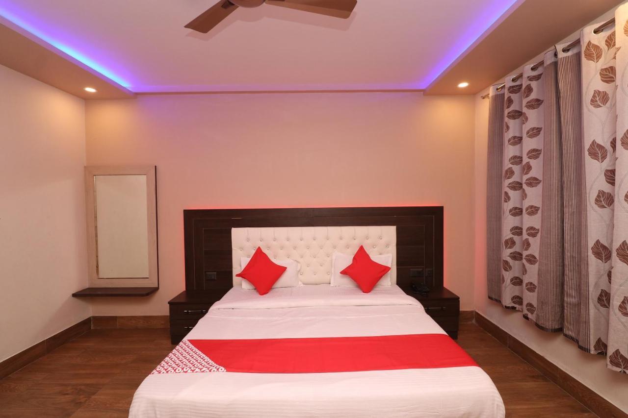 Oyo 33387 Laxmi Lawn And Resort Suite Lucknow Esterno foto