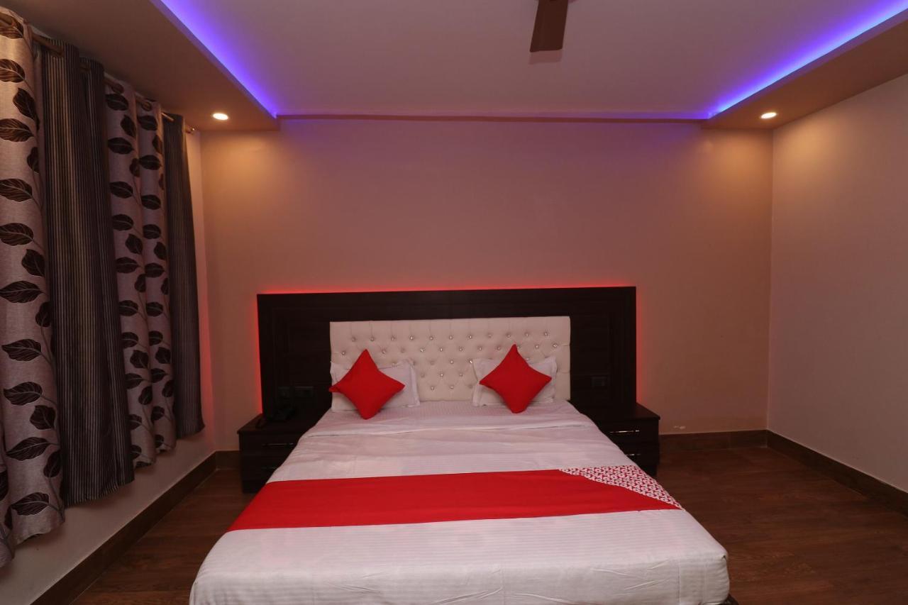 Oyo 33387 Laxmi Lawn And Resort Suite Lucknow Esterno foto